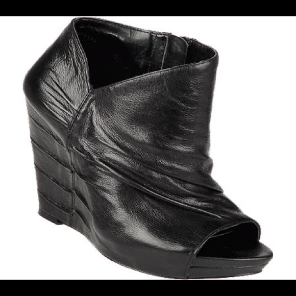 Carlos Santana Shoes - Carlos Santana Wedge Bootie Size 9.5 Black